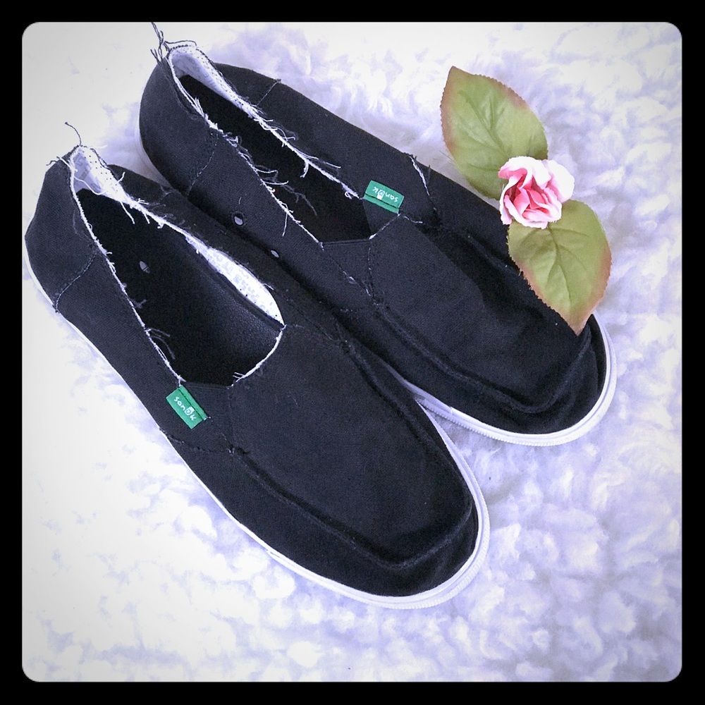 Women’s Sanuk Slip Ons Size 8